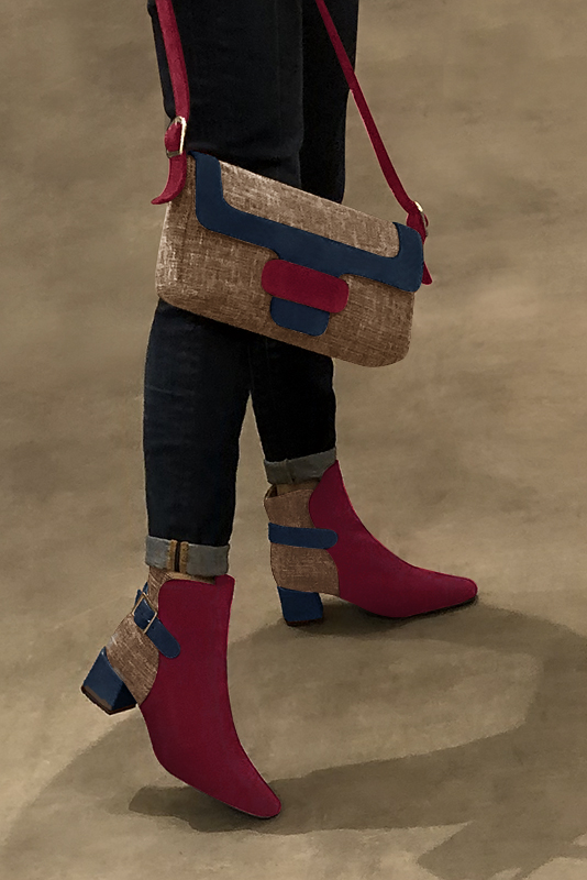Burgundy red, caramel brown and navy blue matching ankle boots and bag. Worn view - Florence KOOIJMAN